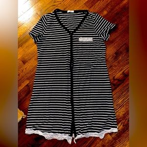 Hospital nursing gown